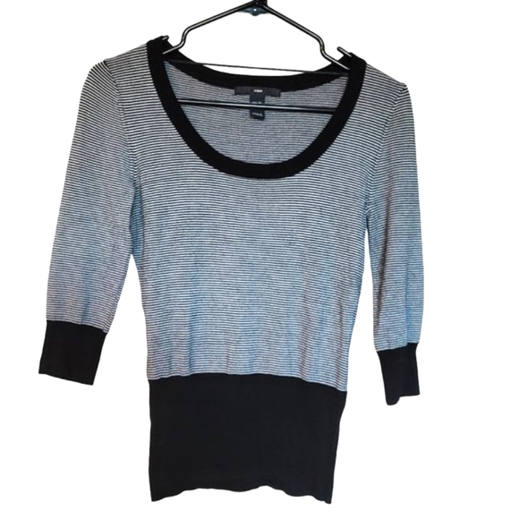 H&M Women's Black & White Striped Sweater Top 3/4 Length Sleeve Size US 4 - Picture 1 of 3